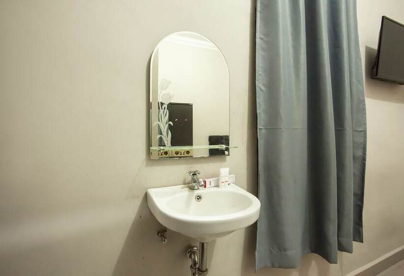 فندق Apple By Oyo Rooms