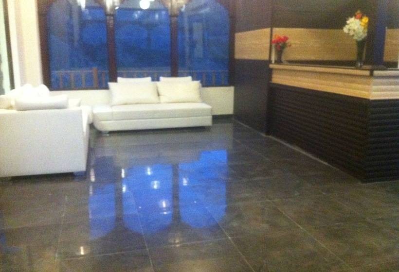 酒店 Atithis Resort