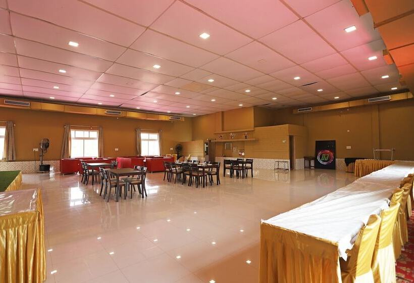 בית מלון כפרי Blue Lotus Club And Resorts By Oyo Rooms