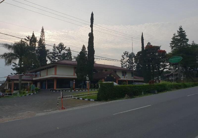 בית מלון כפרי Cisarua Indah