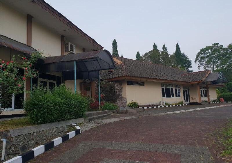 בית מלון כפרי Cisarua Indah