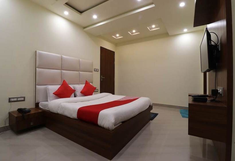 Отель Comfort Inn By Oyo Rooms