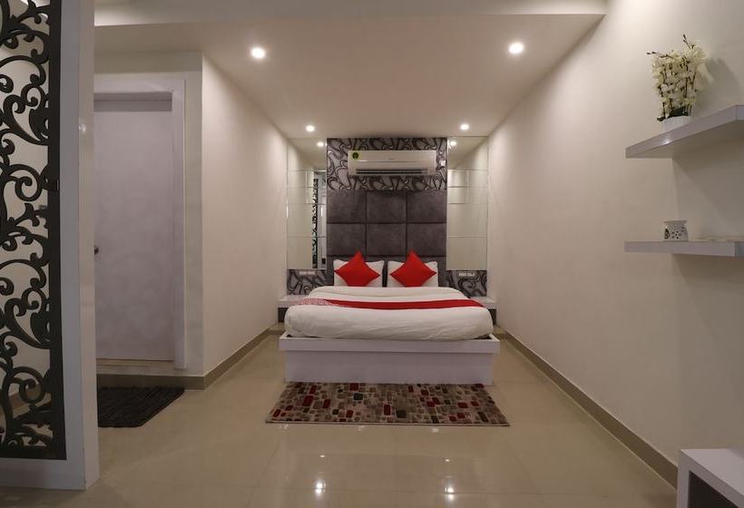 Отель Comfort Inn By Oyo Rooms