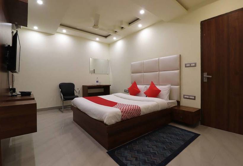 Отель Comfort Inn By Oyo Rooms