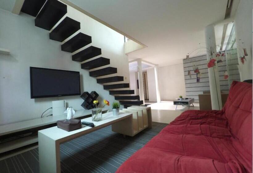 هتل Flat06. Cipete