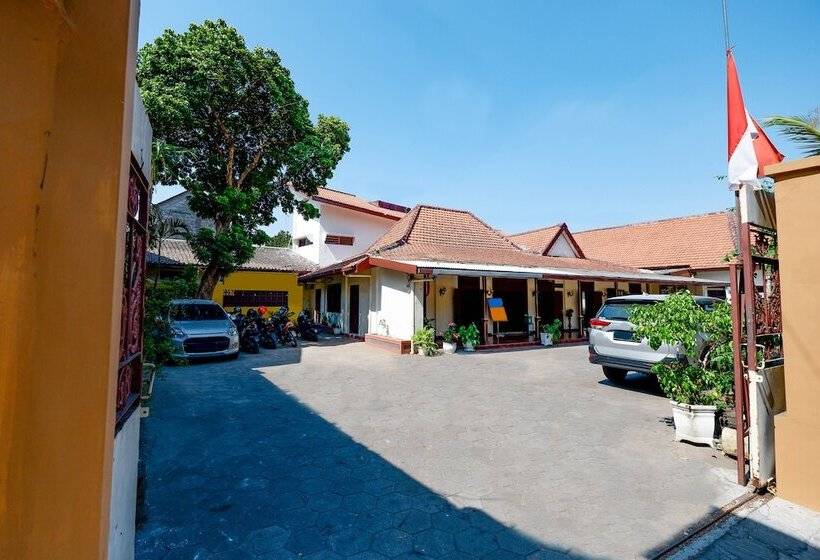 בית מלון כפרי Griya Kencana By Oyo Rooms