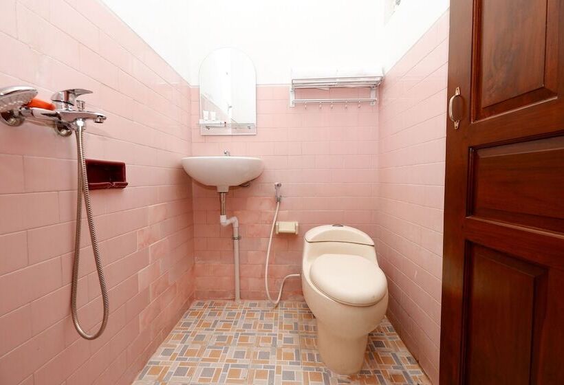 בית מלון כפרי Griya Kencana By Oyo Rooms