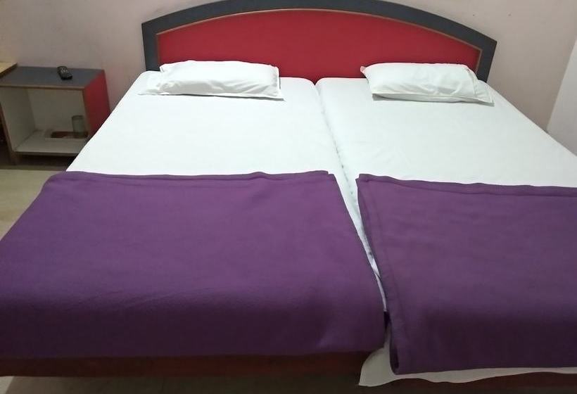 בית מלון כפרי Iroomz  Sagar Deluxe