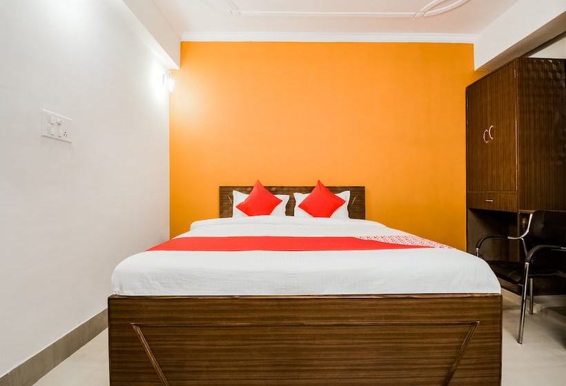 فندق Mega Royal By Oyo Rooms