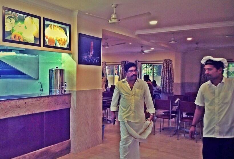 בית מלון כפרי Mookambika Palace