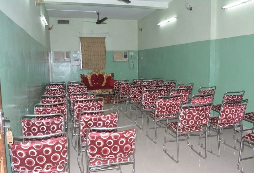 בית מלון כפרי Naveen Residency