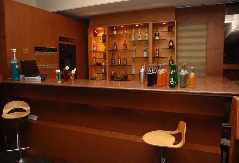 Отель Parsons Court