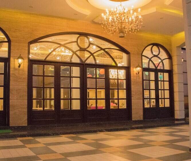 בית מלון כפרי Regenta Central Indore