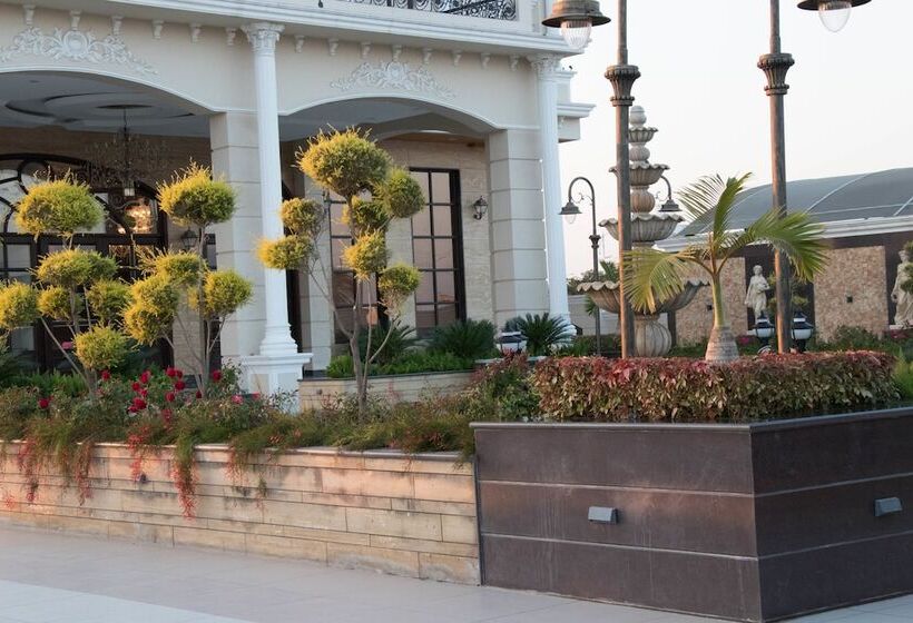 בית מלון כפרי Regenta Central Indore