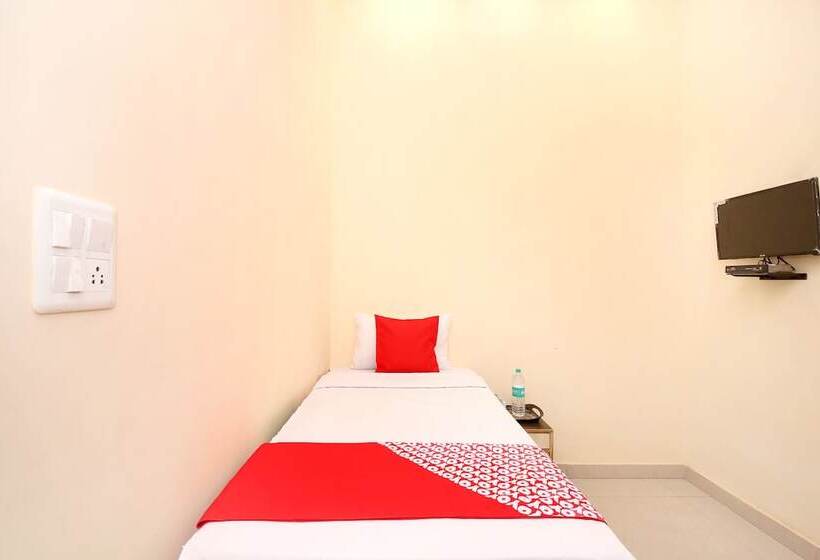 호텔 Royal Lifestyle By Oyo Rooms