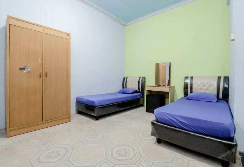 בית מלון כפרי Tachi Stay Guesthouse Syariah