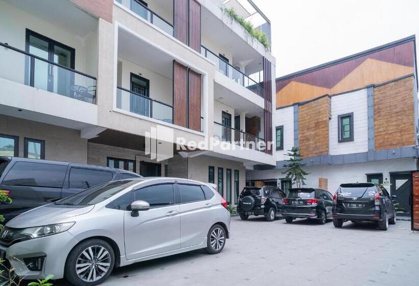 酒店 Yayah Rooms Bogor Syariah Mitra Reddoorz