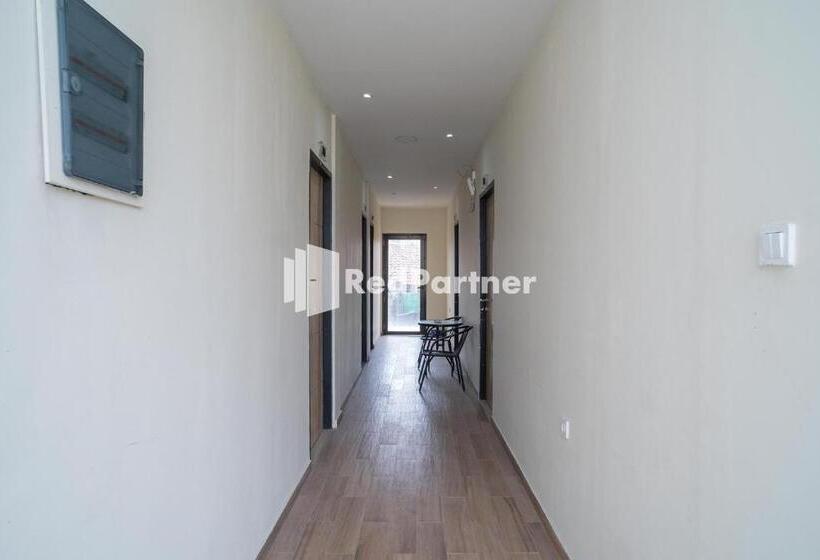 酒店 Yayah Rooms Bogor Syariah Mitra Reddoorz