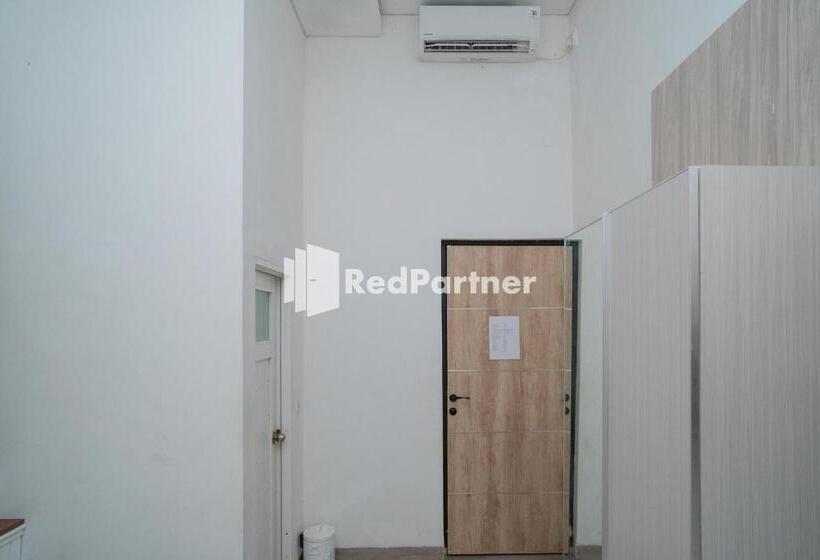 酒店 Yayah Rooms Bogor Syariah Mitra Reddoorz
