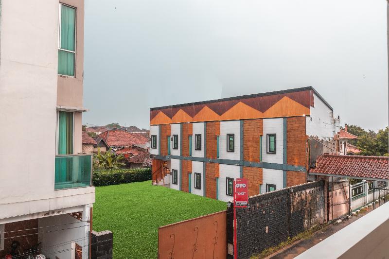 酒店 Yayah Rooms Bogor Syariah Mitra Reddoorz