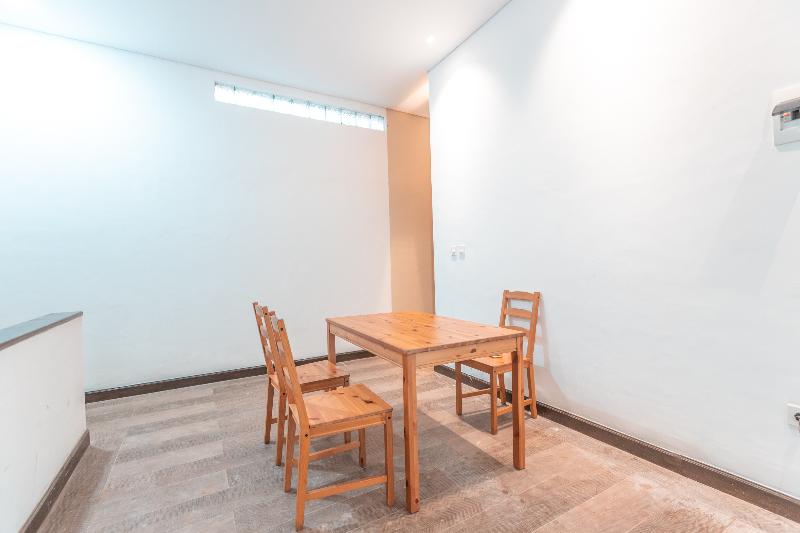 酒店 Yayah Rooms Bogor Syariah Mitra Reddoorz