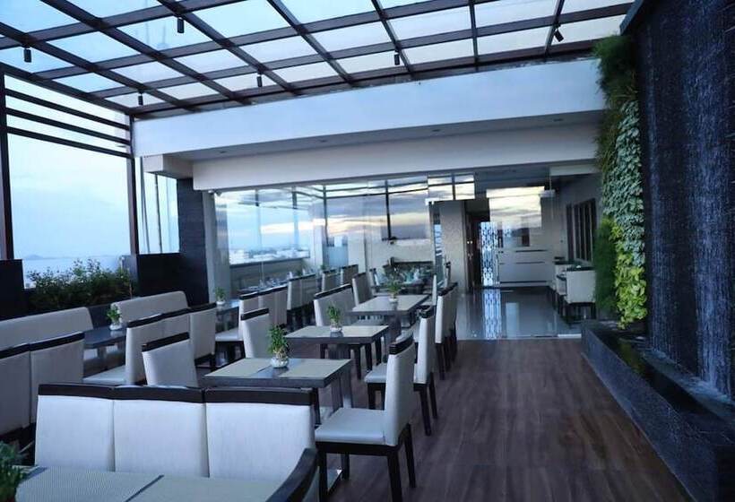 Iroomz Hotel Sr Grand