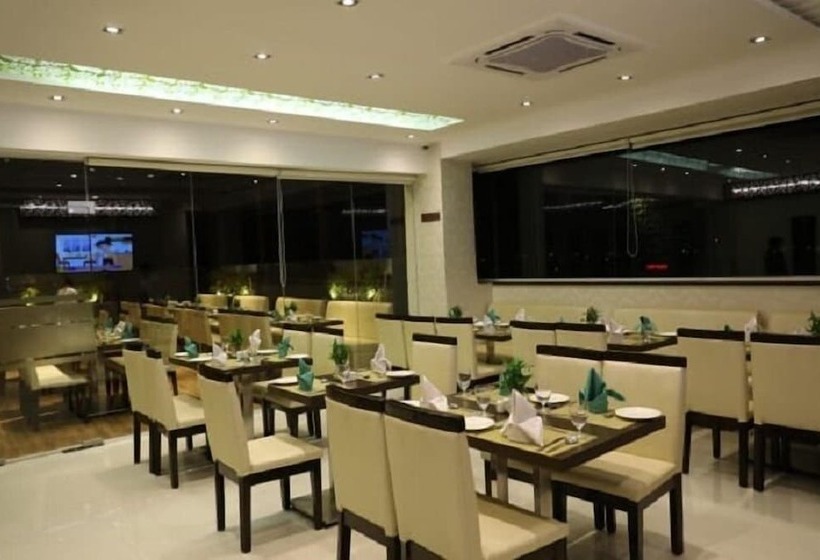 Iroomz Hotel Sr Grand