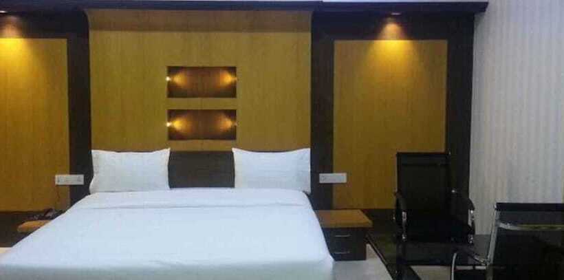 Iroomz Hotel Sr Grand