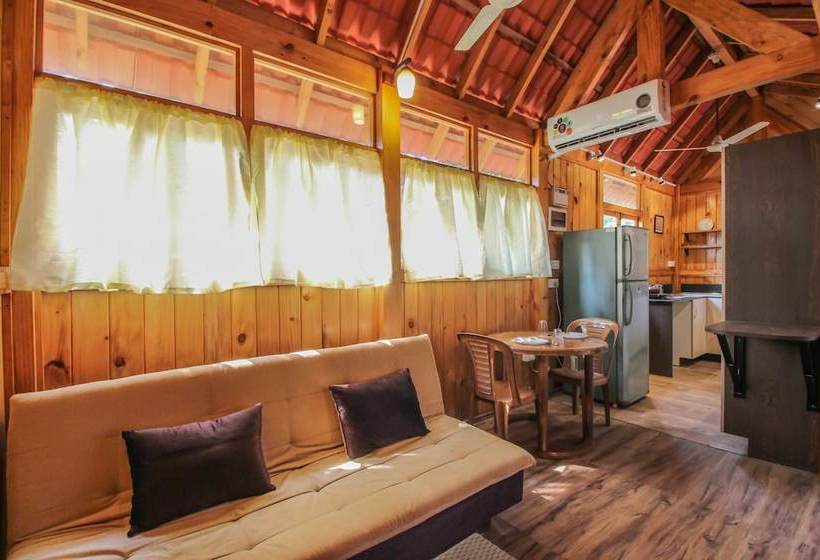 Oyo Home 10723 Pool View Studio