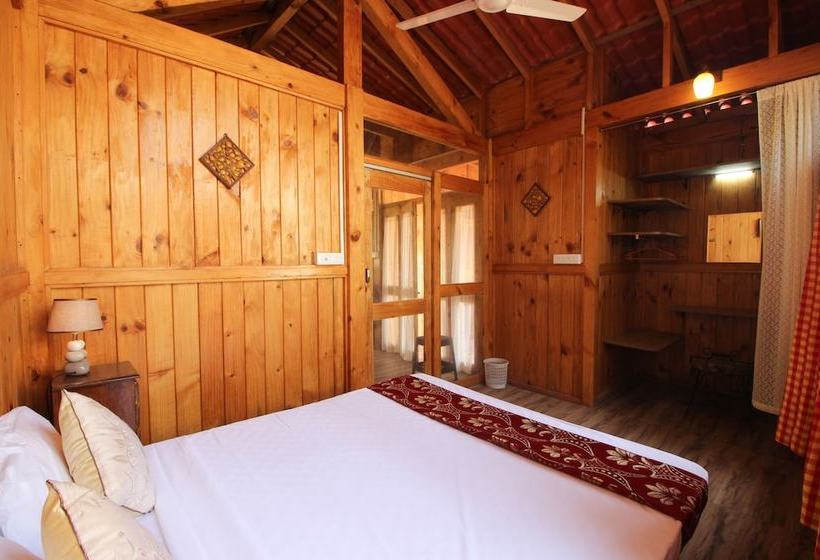 Oyo Home 10723 Pool View Studio