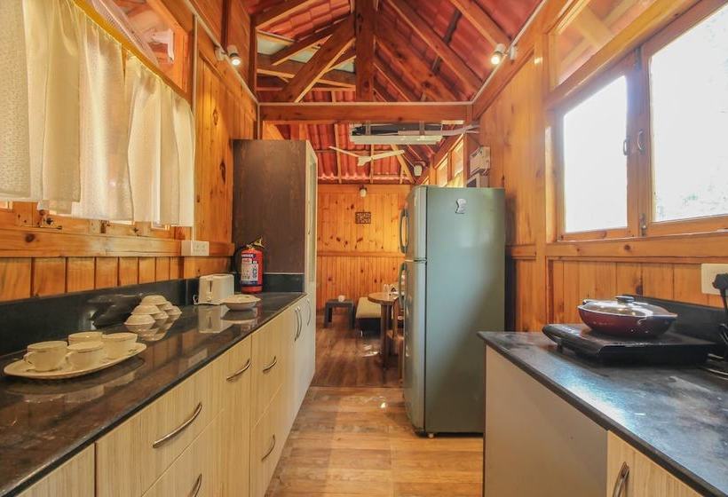 Oyo Home 10723 Pool View Studio