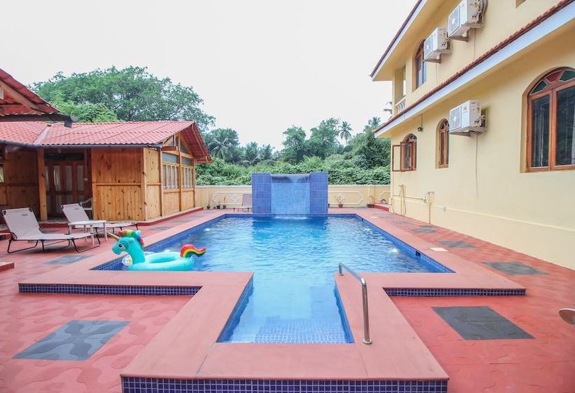 Oyo Home 10723 Pool View Studio