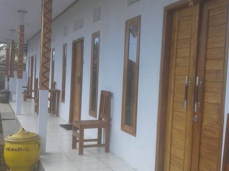 פנסיון Menjangan Hostel