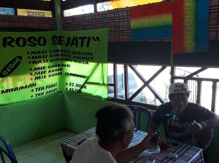 פנסיון Menjangan Hostel