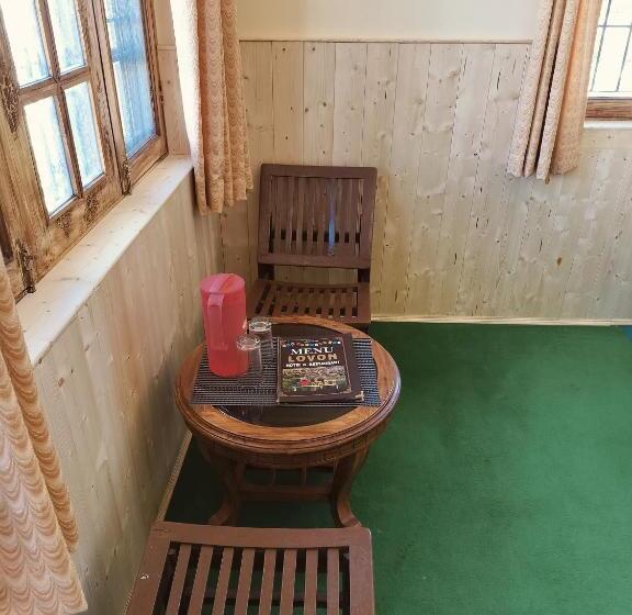 호스텔 Lovon Hotel And Restaurant