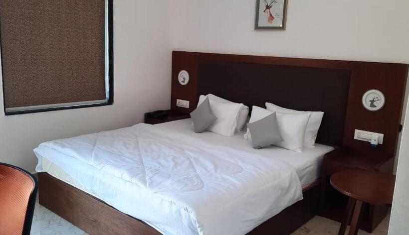 민박 Aranya Resort By Mrugavani