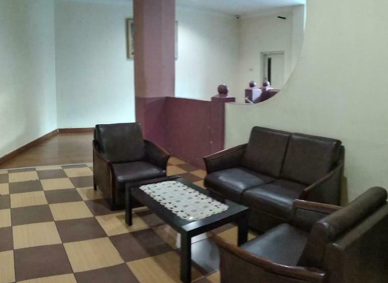 فندق Central City