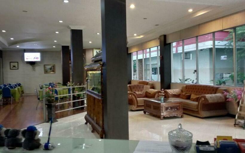 فندق Central City