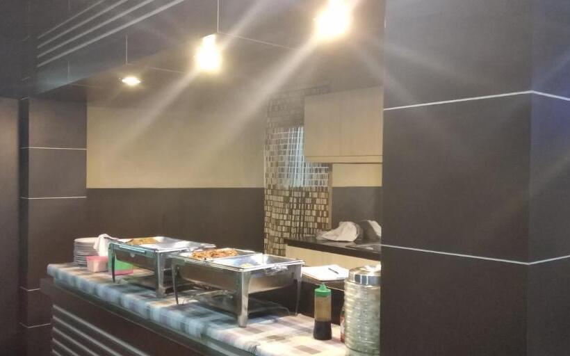 فندق Central City