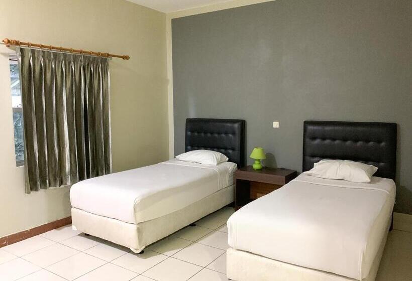 فندق Central City