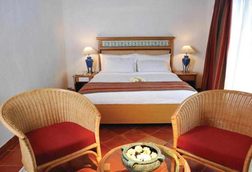 Отель Celestia Suites At Leonia