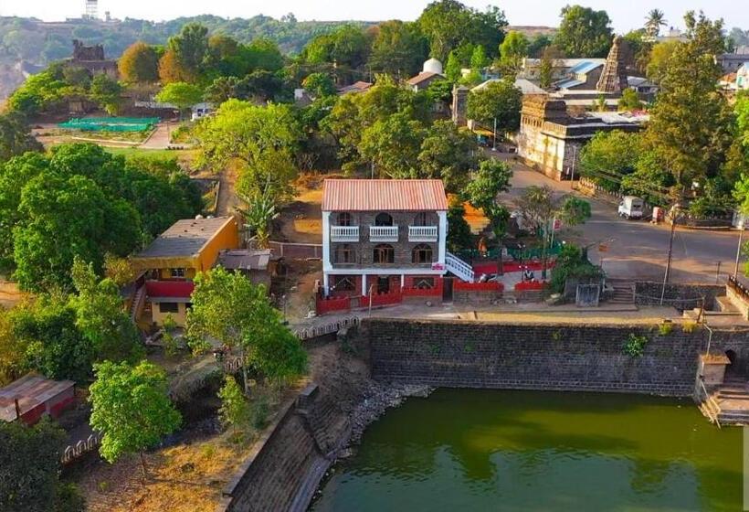 בית מלון כפרי Magadh ,in Fort Panhala