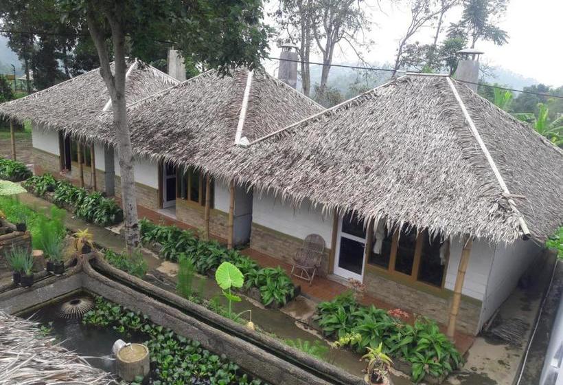 호텔 Oyo 2922 Wisma Kampoeng Ciherang