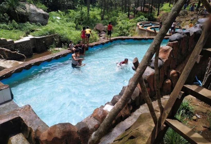 호텔 Oyo 2922 Wisma Kampoeng Ciherang