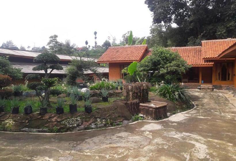 Отель Oyo 2922 Wisma Kampoeng Ciherang