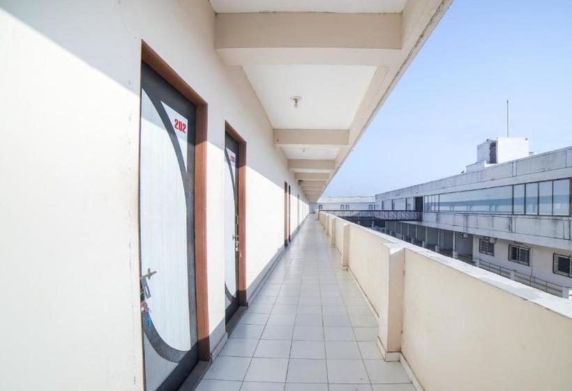 فندق Oyo 69652 Om Restaurant And Guest House