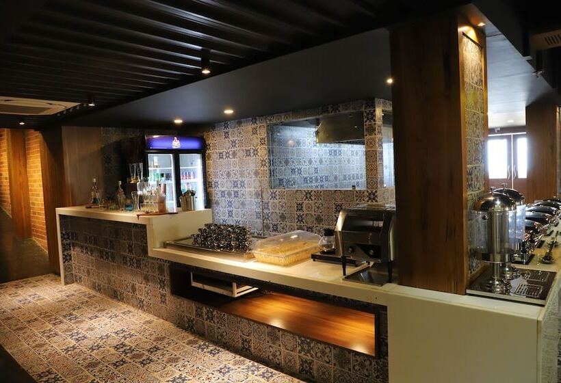 בית מלון כפרי Regenta Inn Morbi