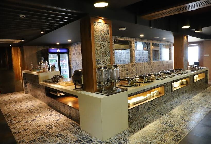 בית מלון כפרי Regenta Inn Morbi