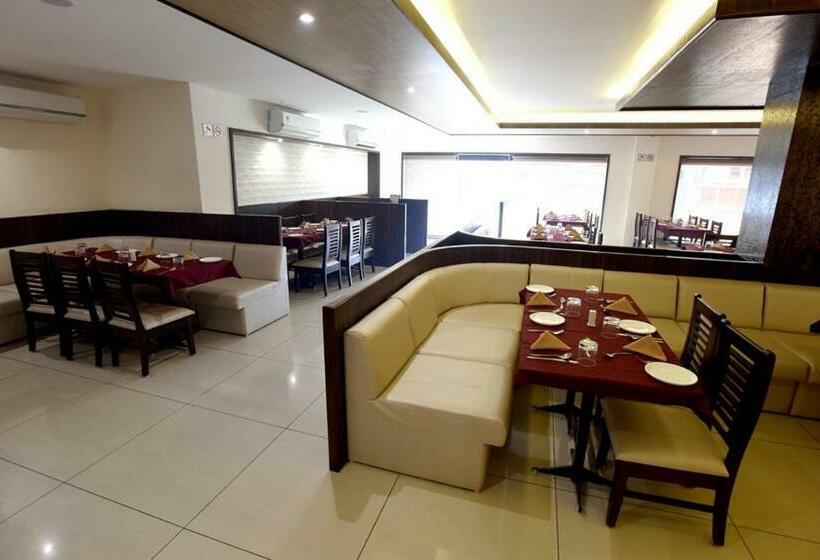 בית מלון כפרי Sach Regency