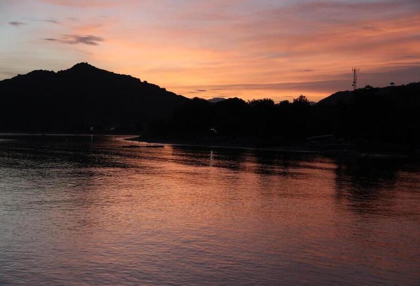 בית מלון כפרי Silver Fern Beach Retreat